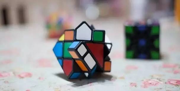 有“魔方侠侣”之称的他们因魔方结缘,他们的魔方世界有点儿甜