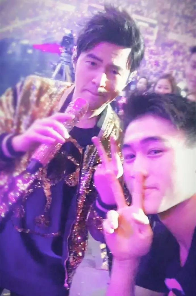 年轻多金真学霸男主人设的他为何“换女如换衣”？