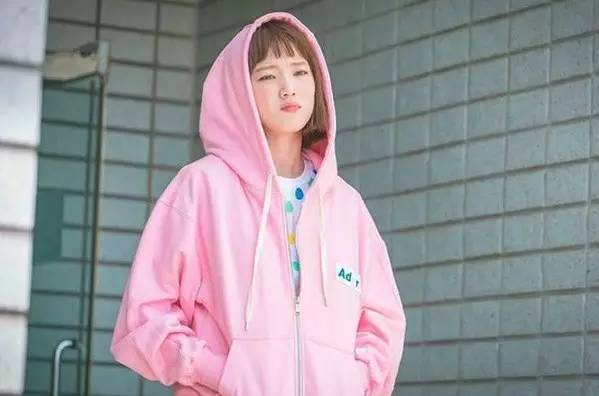 金福珠卫衣造型,少女穿加绒卫衣