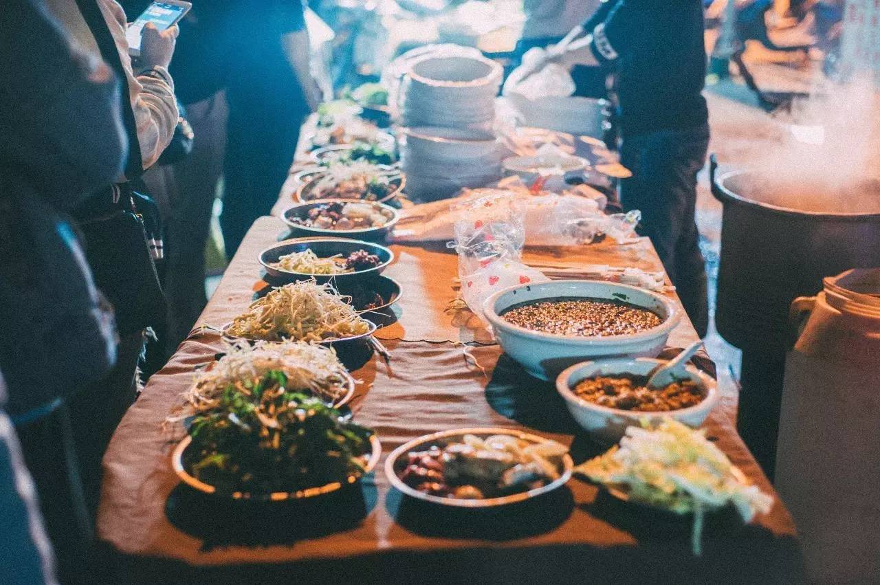 南宁夜晚摆摊生料粉,南宁柳沙夜市网红生料粉