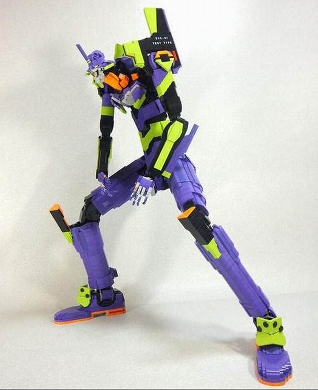 岛国手工帝花3年时间打造与小学生等高的“乐高初号机”