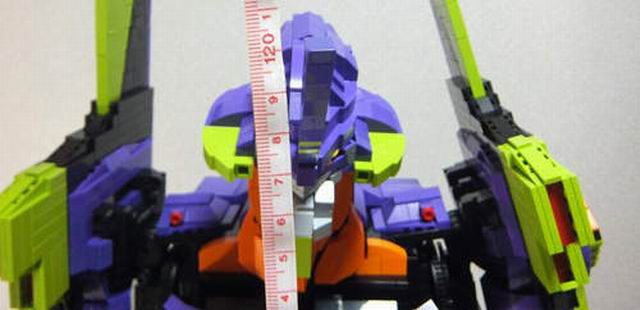 岛国手工帝花3年时间打造与小学生等高的“乐高初号机”