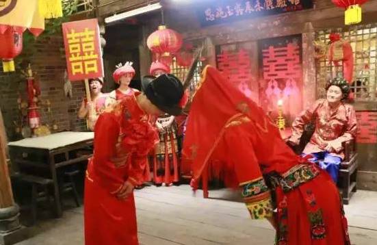 农村农田里安装光伏电站,光伏养老电站