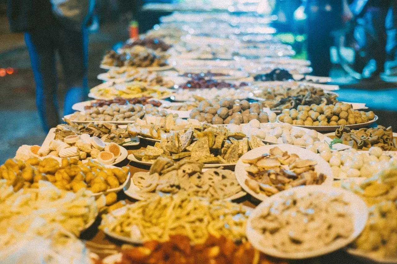 南宁夜晚摆摊生料粉,南宁柳沙夜市网红生料粉