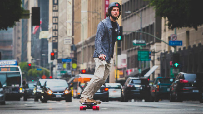 比共享单车还方便环保?这家公司想让滑板成为最潮的出行解决方案