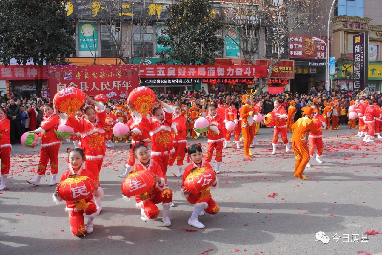 房县正月十三文艺巡游现场回播,房县文艺大巡游录像