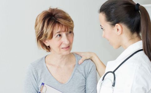 阴虚引起的过敏性鼻炎有什么症状,过敏性鼻炎引发哮喘的症状是什么