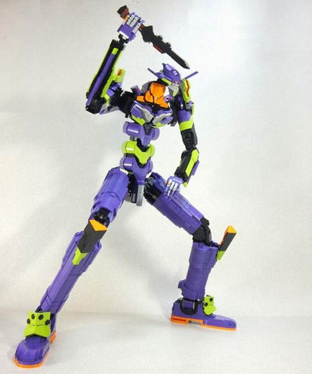 岛国手工帝花3年时间打造与小学生等高的“乐高初号机”