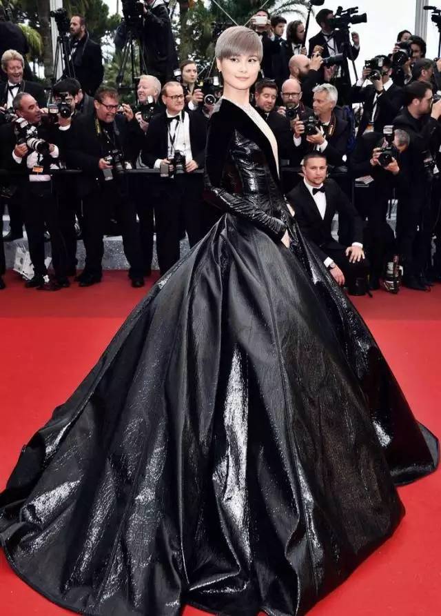 李宇春代言纪梵希成衣震惊时尚圈 (纪梵希李宇春prairie)