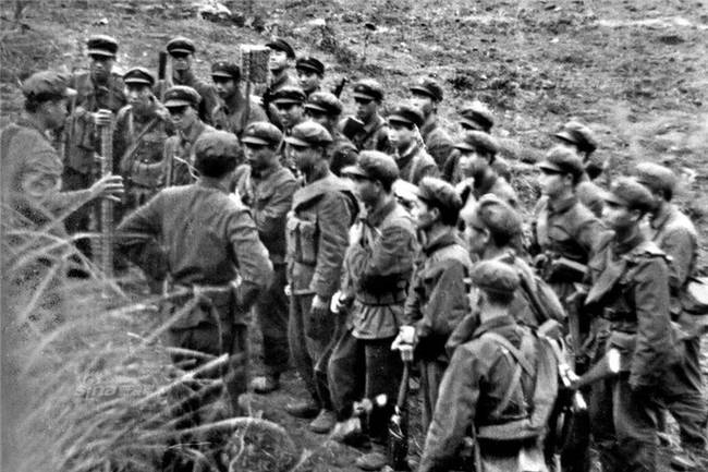 对越自卫反击战老兵:一次抓5名女俘荣立一等功