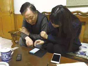 千万别教会老人玩手机,怎么教70多的老人玩手机