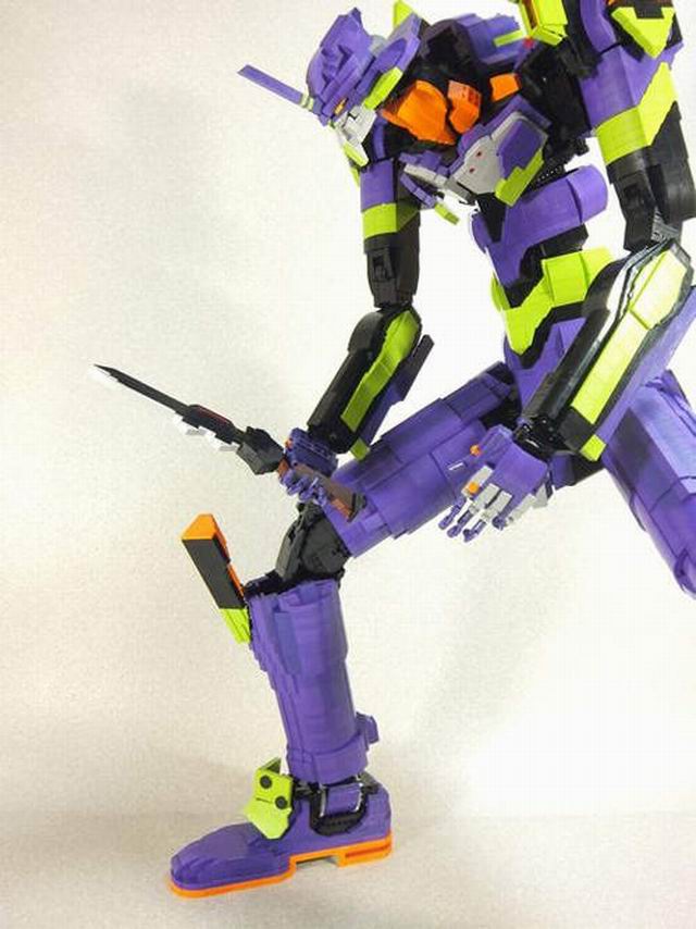 岛国手工帝花3年时间打造与小学生等高的“乐高初号机”