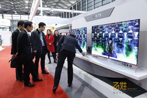 65寸电视机离地面最佳距离,各尺寸电视机最佳观看距离