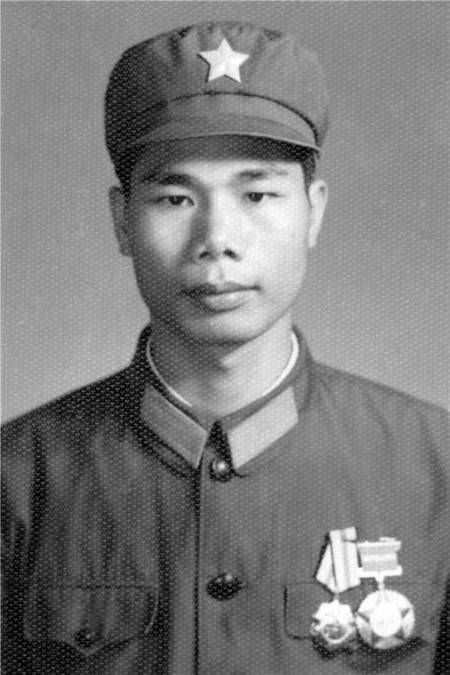 对越自卫反击战老兵:一次抓5名女俘荣立一等功