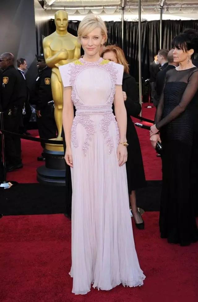 李宇春代言纪梵希成衣震惊时尚圈 (纪梵希李宇春prairie)