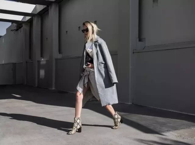 早春如何挑外套颜色好看,秋天的皮衣外套该怎么选