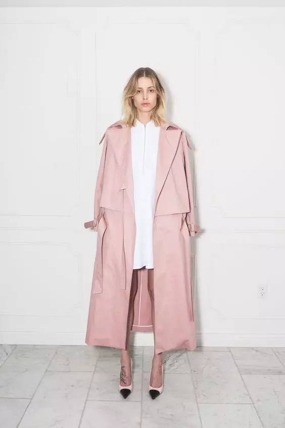 早春如何挑外套颜色好看,秋天的皮衣外套该怎么选