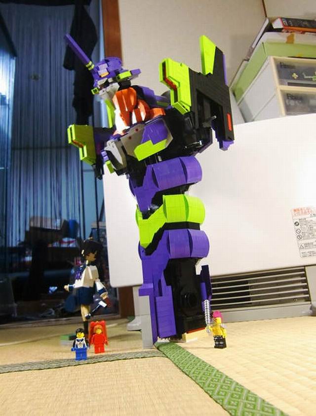 岛国手工帝花3年时间打造与小学生等高的“乐高初号机”