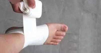 冻天运动扭伤脚踝正确处理方法,冬天运动脚踝扭伤怎么办