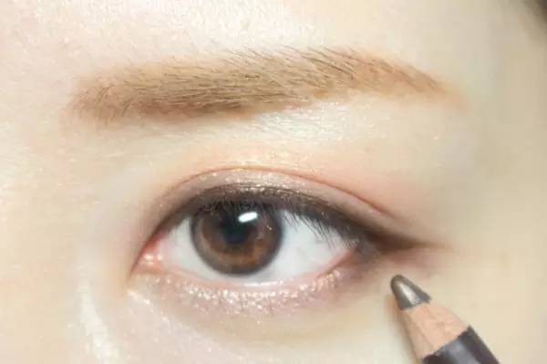 10分钟化妆小窍门视频,十分钟搞定的懒人化妆法推荐