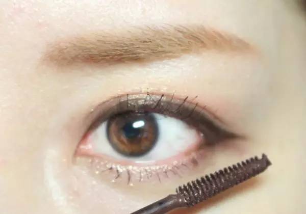 10分钟化妆小窍门视频,十分钟搞定的懒人化妆法推荐