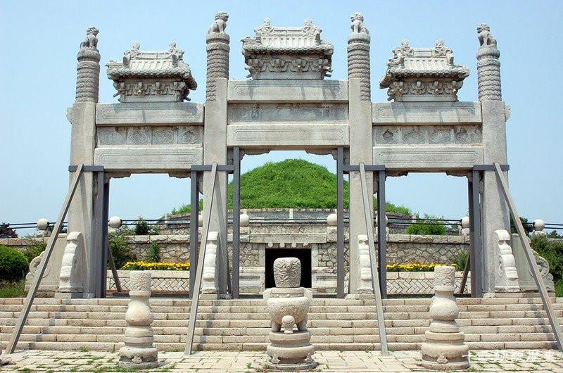 张学良为什么有这么多陵墓,张学良为父亲张作霖造的墓在哪里