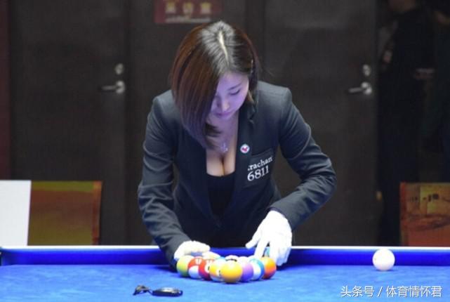 台球美女裁判绝技惊人,能双腿夹碎核桃比下潘晓婷