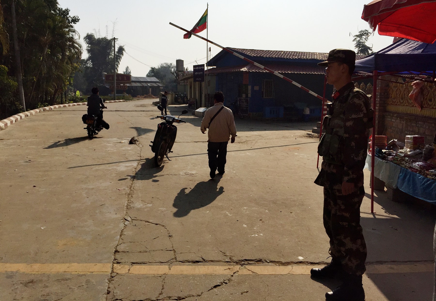 沿腾冲到瑞丽旅行,你会看见什么样的中缅国界线?