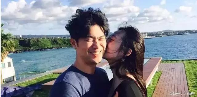 崔雪莉黑裙红唇,崔雪莉粉色蕾丝长裙