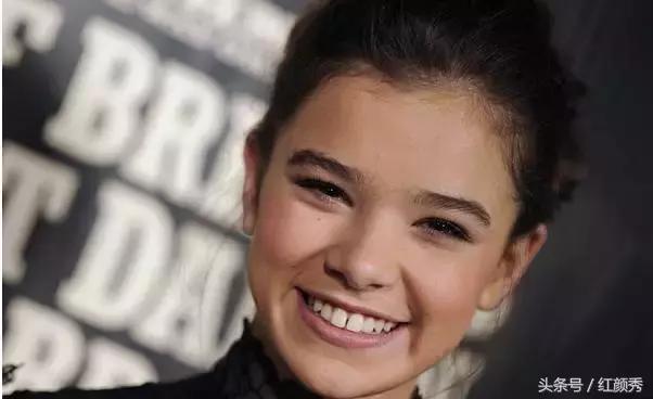 崔雪莉黑裙红唇,崔雪莉粉色蕾丝长裙