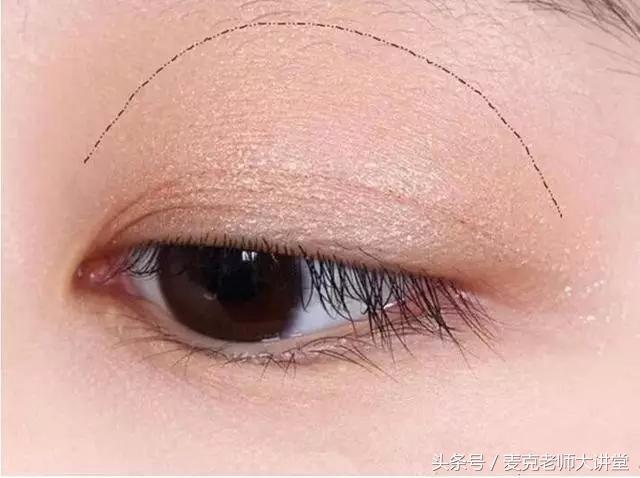 大直径美瞳怎么画眼妆,如何画戴美瞳的眼妆教程