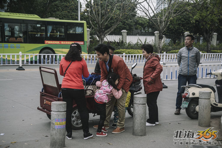 大年初七，北海火车站的离别人潮