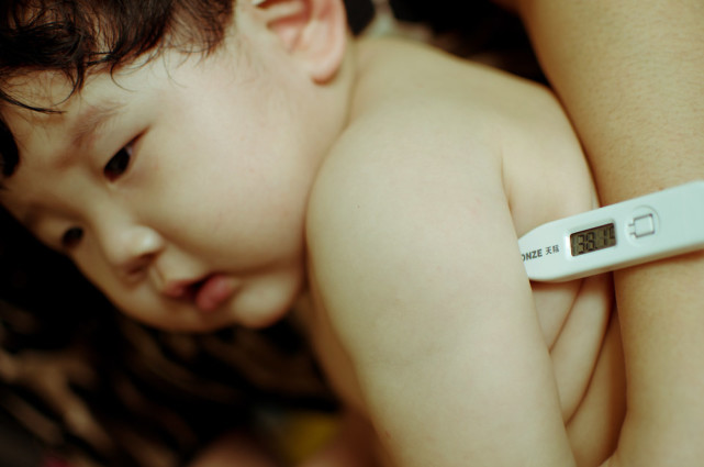 宝宝体温怎么测最准,宝宝体温测量方法视频