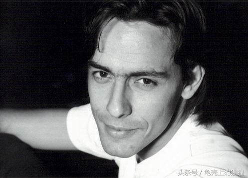 足球场上的帅哥图片,足球场上的帅哥场面