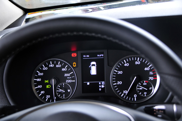 福建奔驰威霆试驾,奔驰威霆v260l试驾