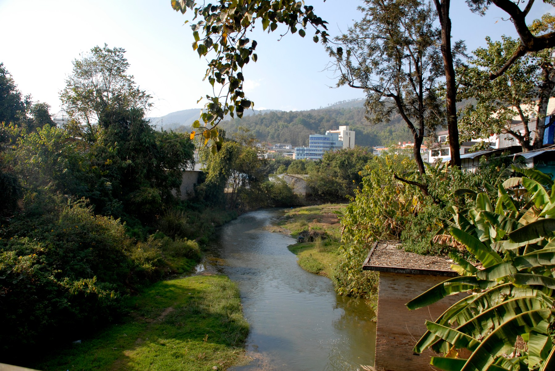 沿腾冲到瑞丽旅行,你会看见什么样的中缅国界线?