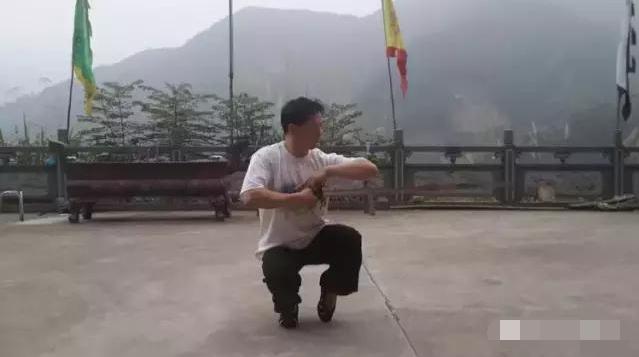 李华伟蹲墙松腰,李华伟健身教练