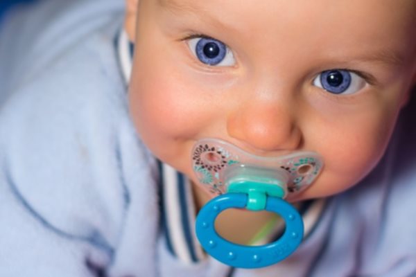 怎么给10个月的小朋友戒奶嘴,11个月轻松戒掉安抚奶嘴