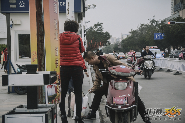 大年初七，北海火车站的离别人潮