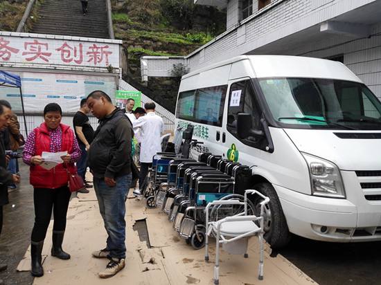 为民健康直通车开到患者家门口,助残直通车