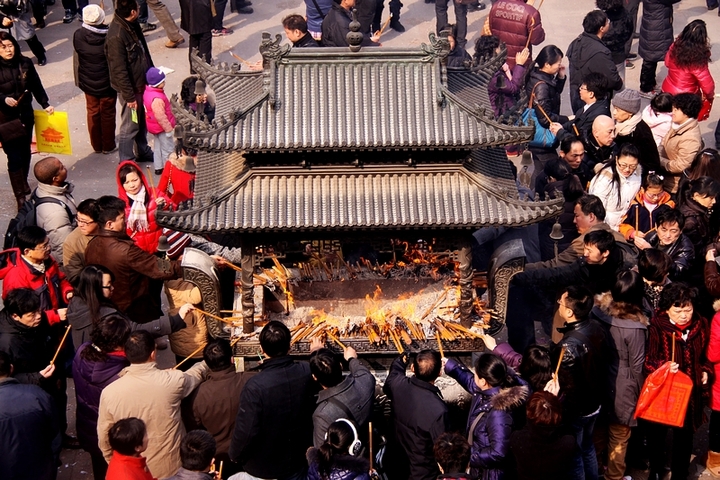 鏄ヨ妭鍚勫湴瀵哄簷鐖嗘弧,闄ゅ澶滅殑瀵哄簷