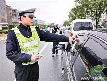 违章停车被罚,违章停车怎么样会罚1000