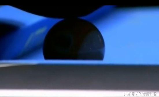 台球美女裁判绝技惊人,能双腿夹碎核桃比下潘晓婷