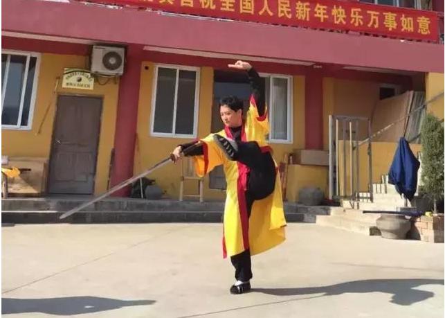 李华伟蹲墙松腰,李华伟健身教练