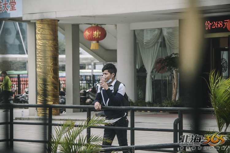 大年初七，北海火车站的离别人潮