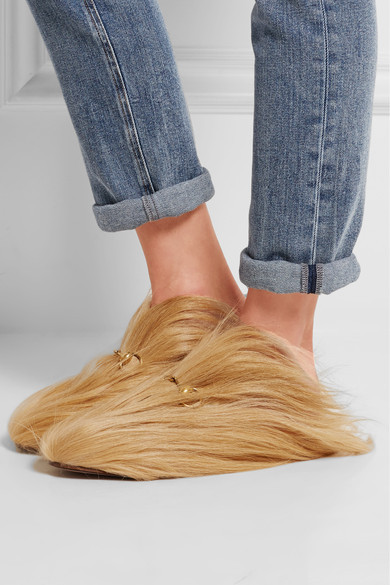 是谁把总统先生穿在脚上？