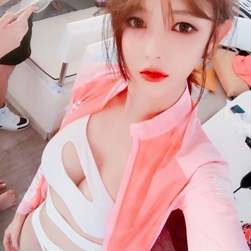 人傻钱多系列：韩国美女在中国直播赚了辆保时捷