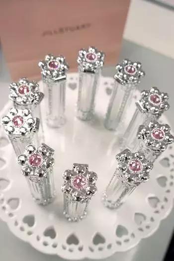 情人节给女朋友送什么口红,情人节给女朋友买口红买什么颜色