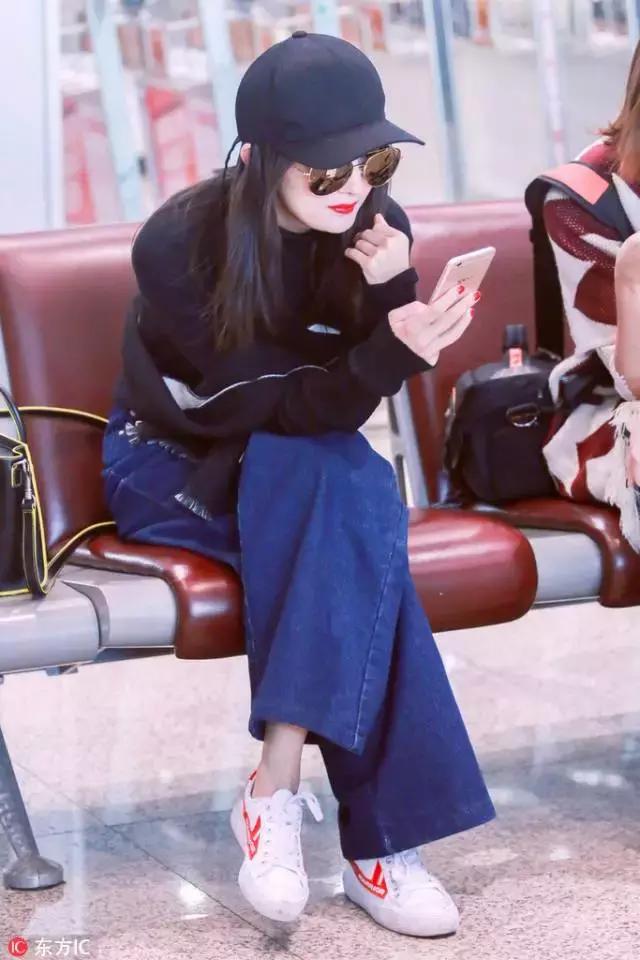 杨幂同款小白鞋阿迪达斯,杨幂小布鞋