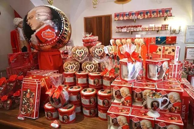 法国旅游带什么纪念品回来 (出国旅游必买的纪念品)